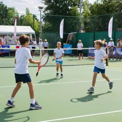 Ракеточный вихрь: Как детский теннисный клуб изменил нашу жизнь